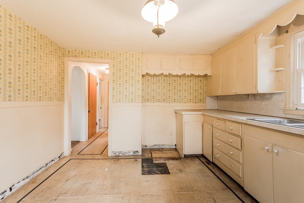 32 Mayflower Road Leicester, MA 01524 - Photo 19 of 28 Gallery Image 19
