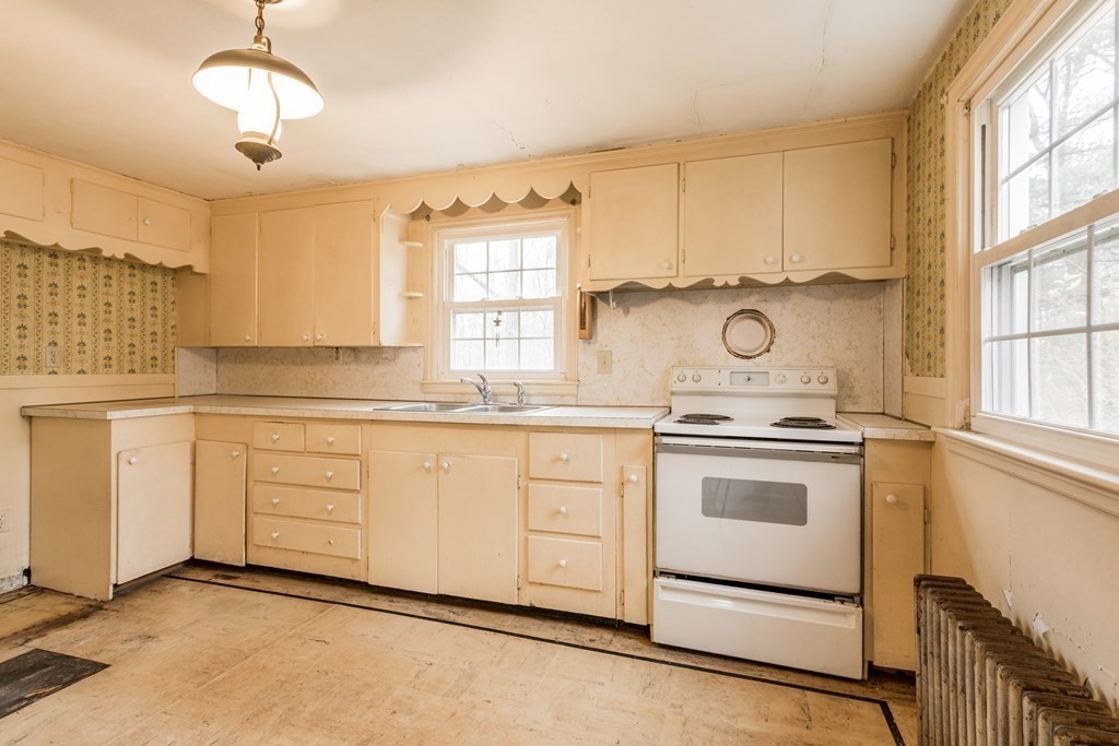 32 Mayflower Road Leicester, MA 01524 - Photo 20 of 28 Gallery Image 20