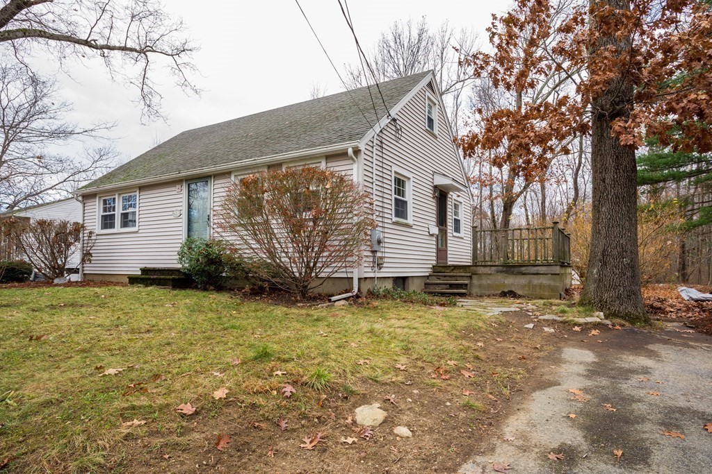 32 Mayflower Road Leicester, MA 01524 - Photo 2 of 28 Gallery Image 2