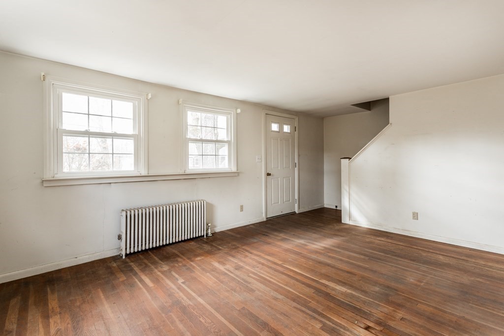 32 Mayflower Road Leicester, MA 01524 - Photo 4 of 28 Gallery Image 4