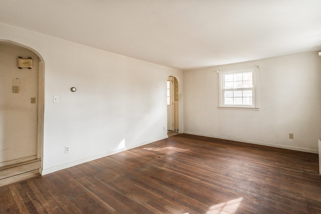 32 Mayflower Road Leicester, MA 01524 - Photo 10 of 28 Gallery Image 10
