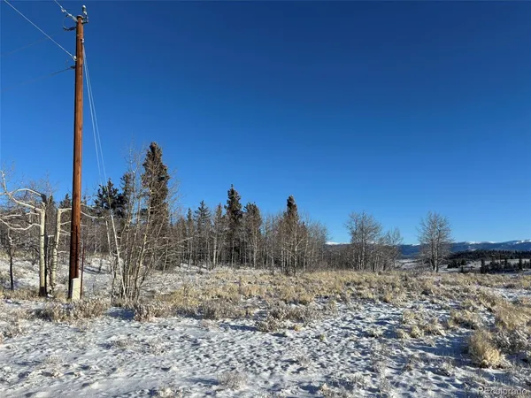 a view of a snow with a yard