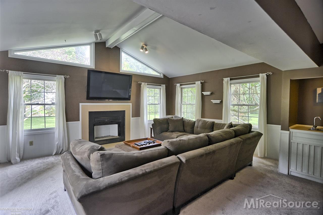 1998 Cedaredge Road Rochester Hills, MI 48306 - Photo 7 of 25