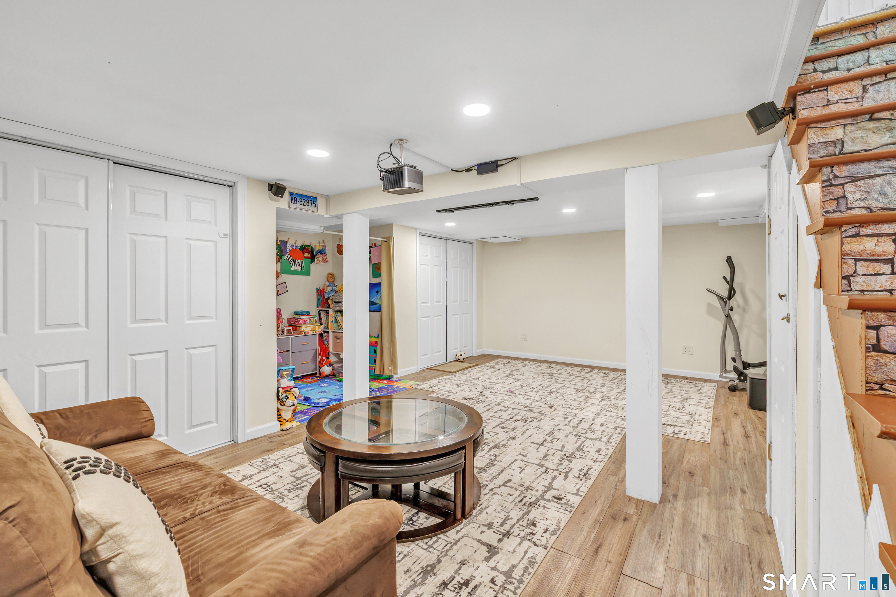 240 Blackhouse Road Trumbull, CT 06611 - Photo 29 of 40