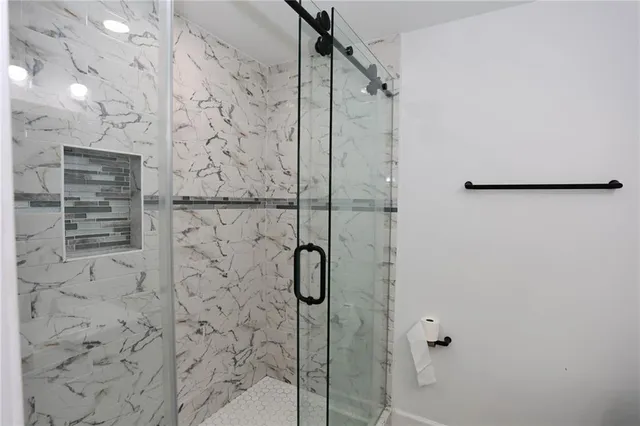 a view of a house with backyard