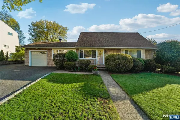 $925,000 | 203 Lawrence Drive, Paramus, NJ 07652