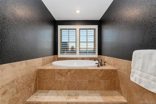 a view of a livingroom with furniture and a livingroom