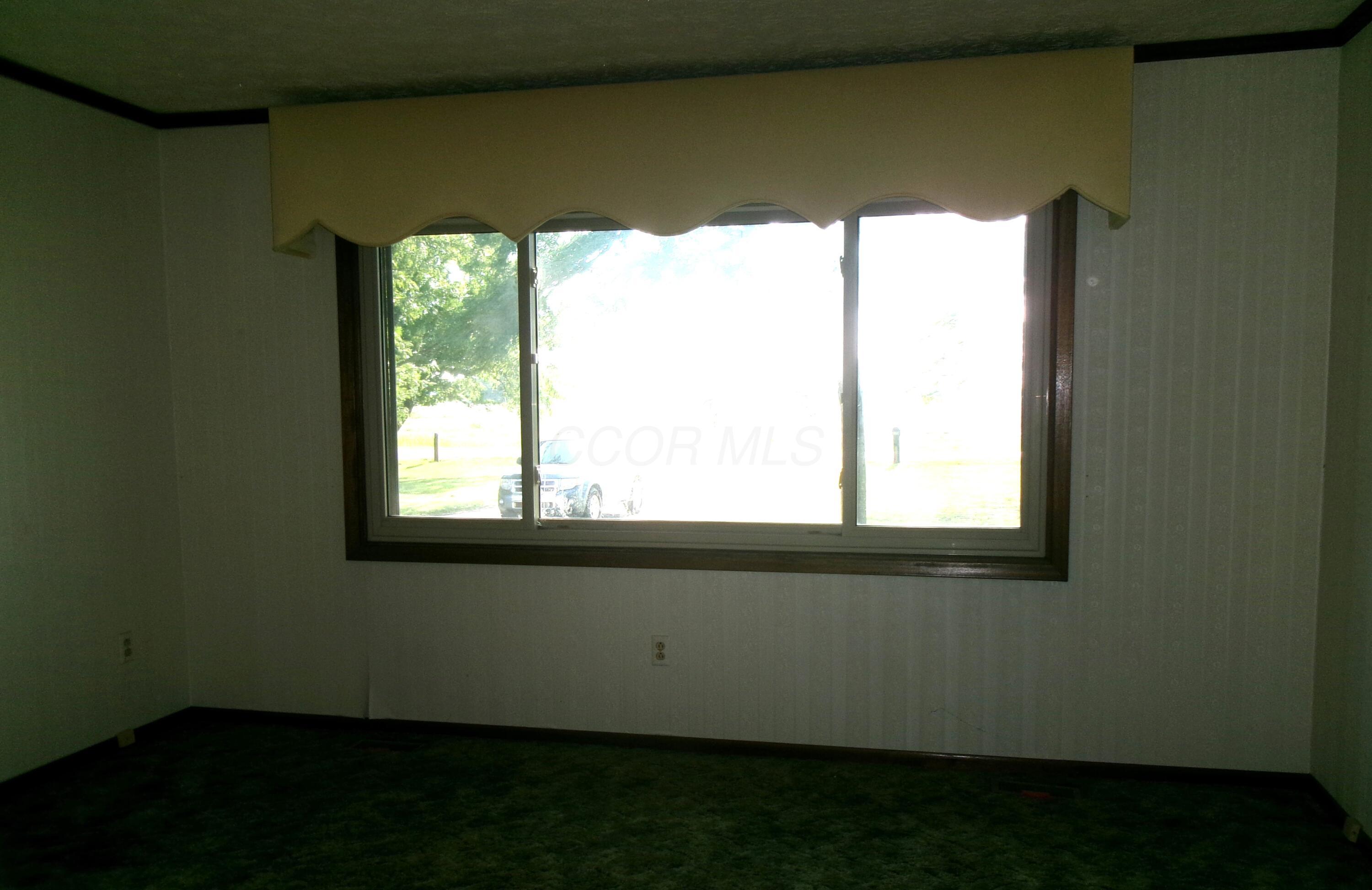 6670 Ridpath Road Grove City, OH 43123 - Photo 5 of 30 living room