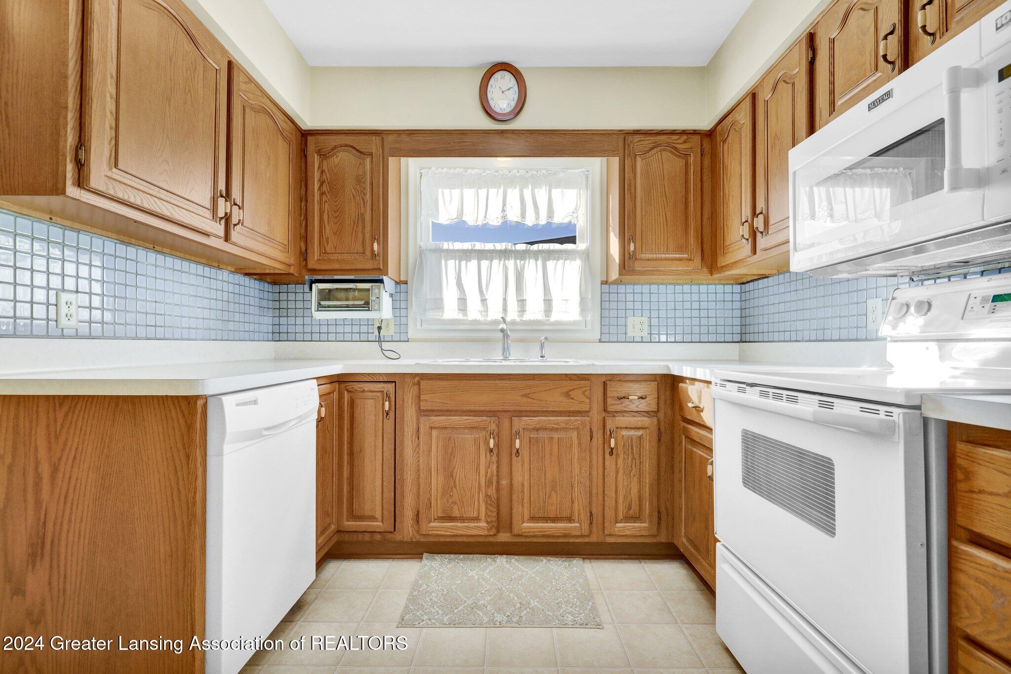 3412 Springbrook Lane Lansing, MI 48917 - Photo 6 of 35 11-web-or-mls-Open Ended Media-11