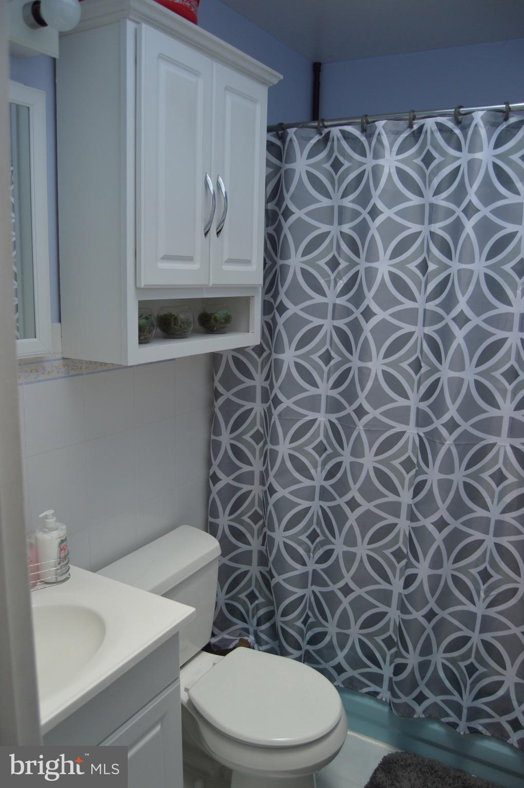 10217 Calera Road Philadelphia, PA 19114 - Photo 19 of 37 Upstair Bath