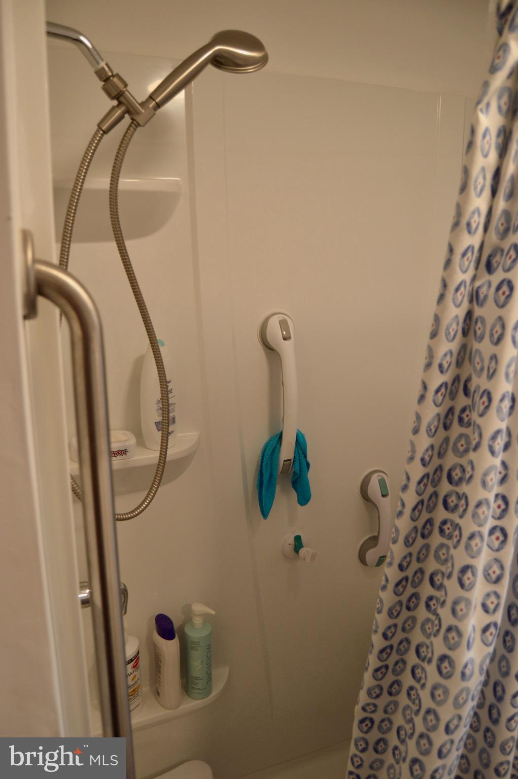 10217 Calera Road Philadelphia, PA 19114 - Photo 35 of 37 Bathroom 2