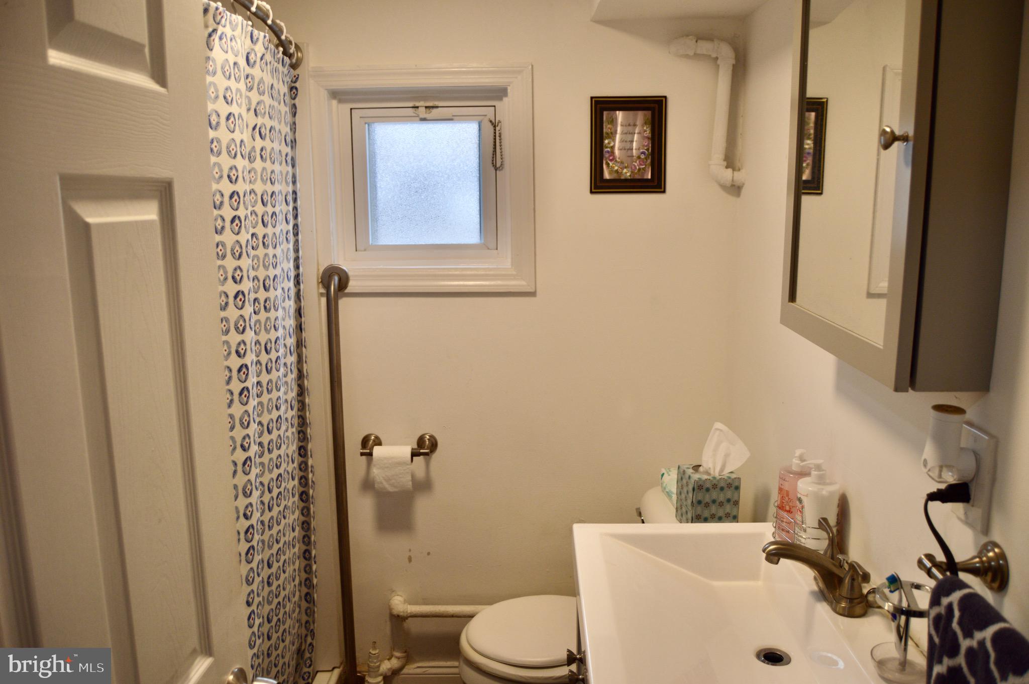 10217 Calera Road Philadelphia, PA 19114 - Photo 36 of 37 Bathroom 2