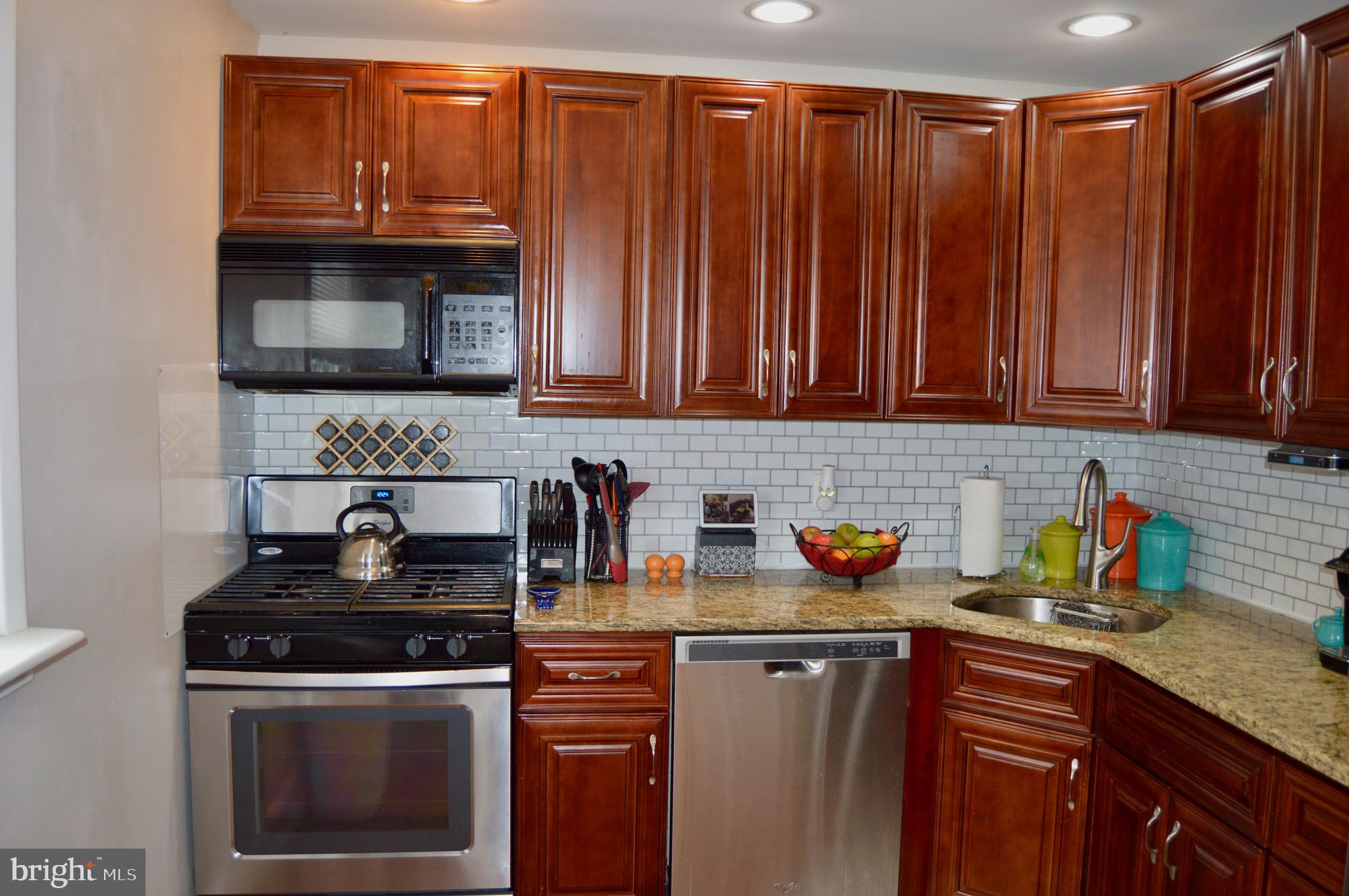 10217 Calera Road Philadelphia, PA 19114 - Photo 10 of 37 Kitchen