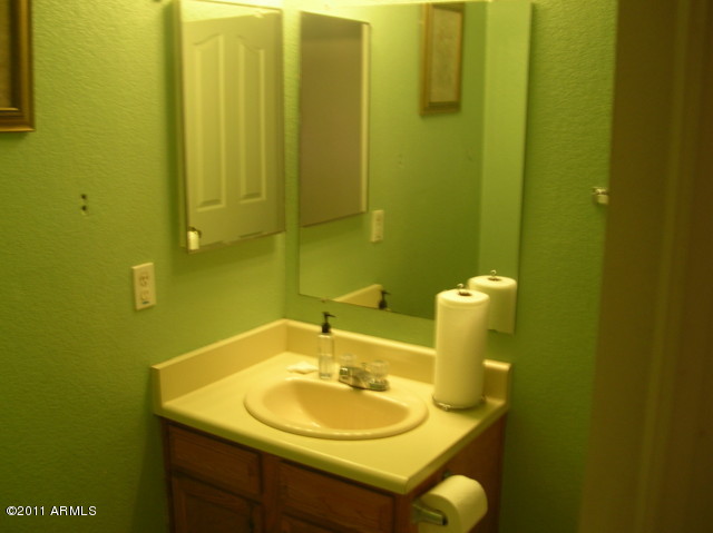 170 South Picacho Heights Road Eloy, AZ 85131 - Photo 11 of 23 Hall Bath