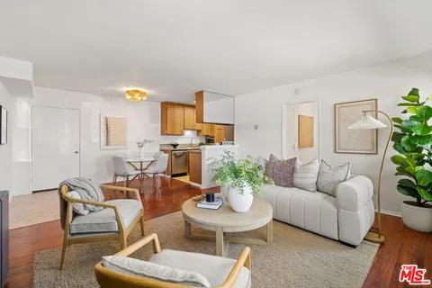 $495,000 | 360 Gladys Avenue, Unit 1, Long Beach, CA 90814