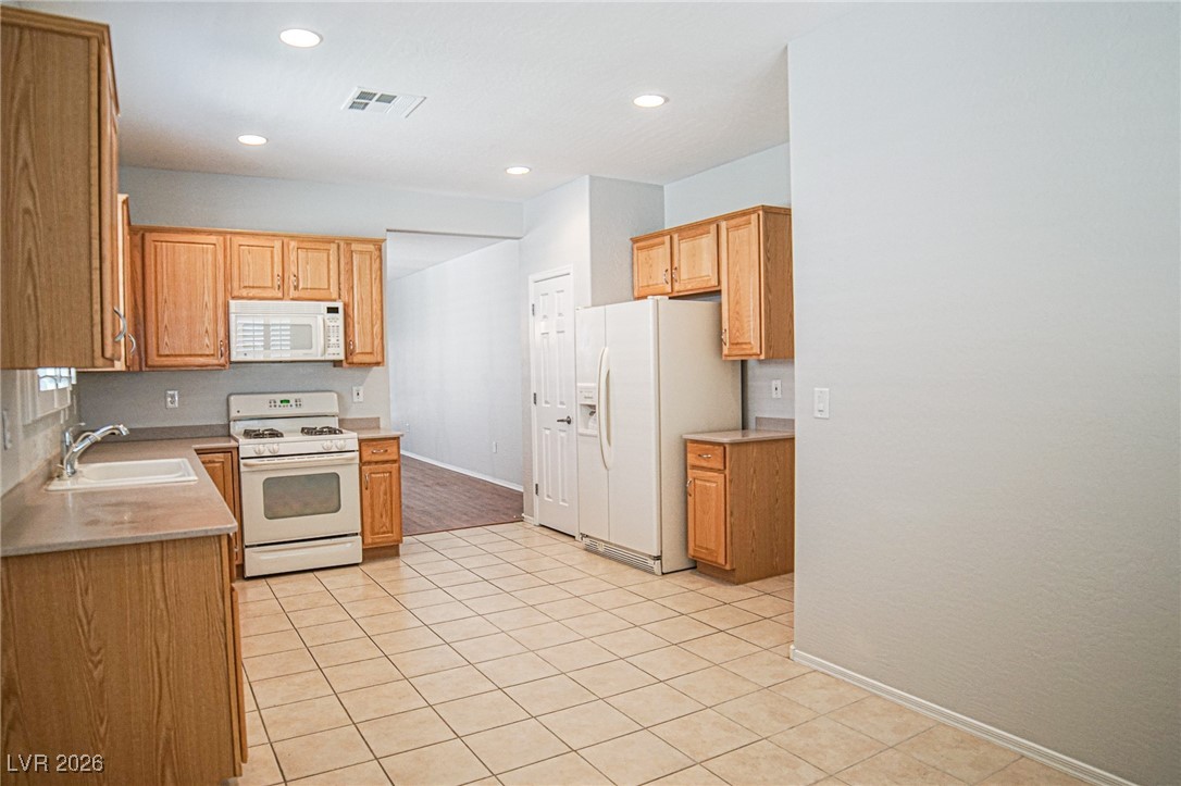 2352 Apparition Street Henderson, NV 89044 - Photo 13 of 29 Kitchen