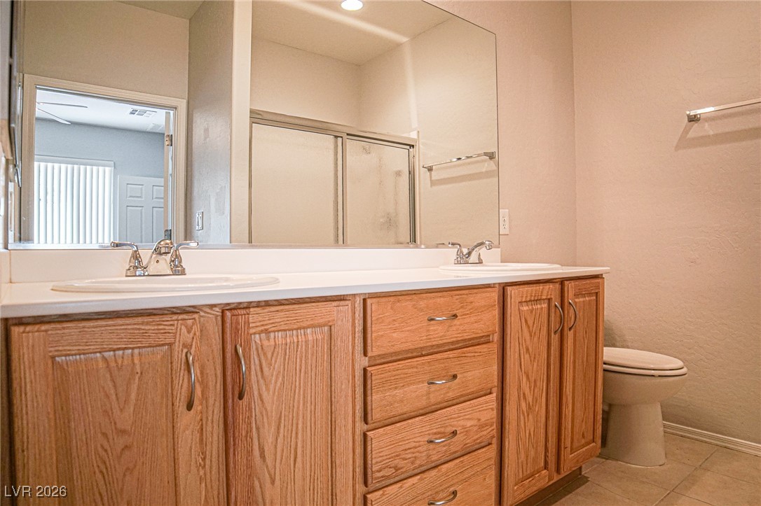 2352 Apparition Street Henderson, NV 89044 - Photo 10 of 29 Primary bathroom