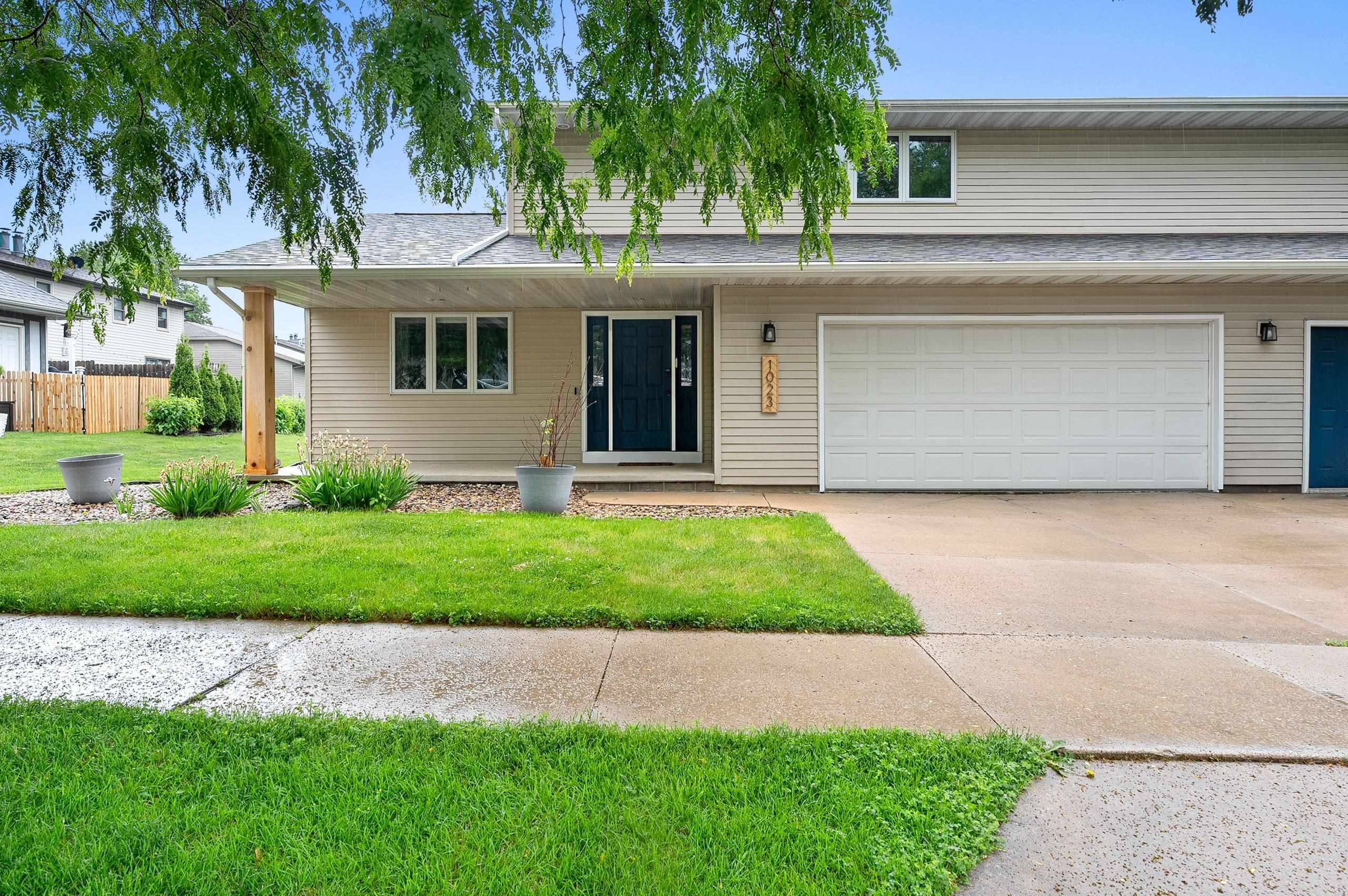 1023 West Ridgeview Drive Appleton, WI 54914 - Photo 2 of 71