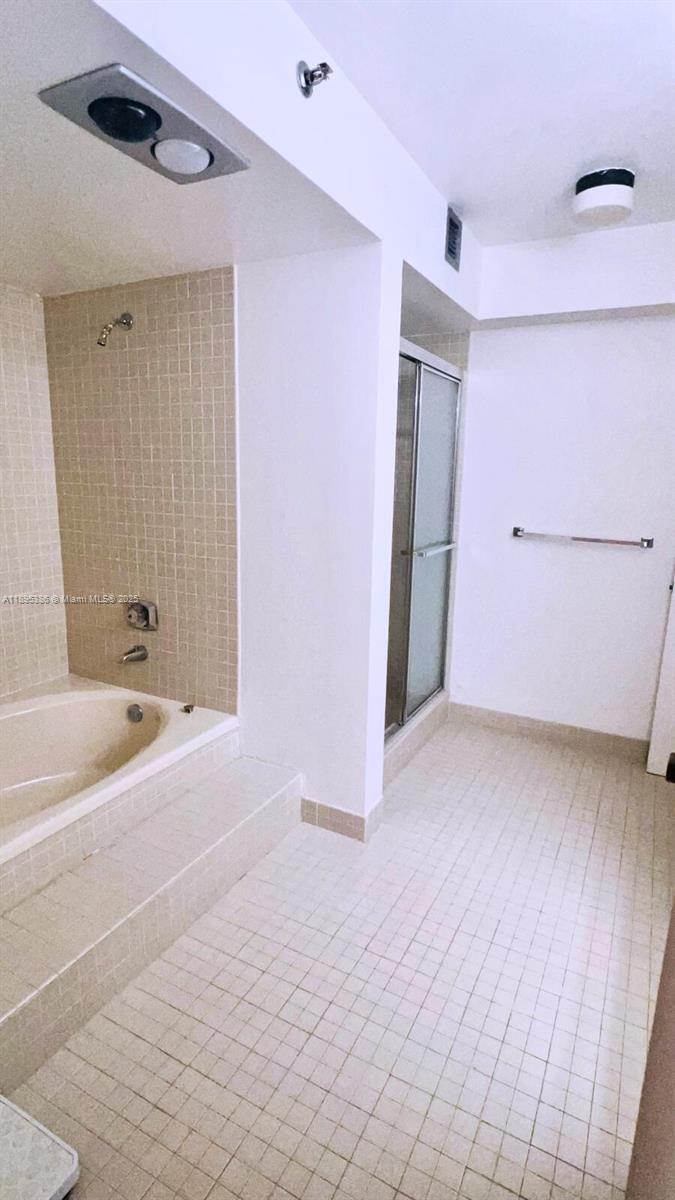 170 Ocean Ln Drive, Unit 311 Key Biscayne, FL 33149 - Photo 6 of 32 a view of a hallway