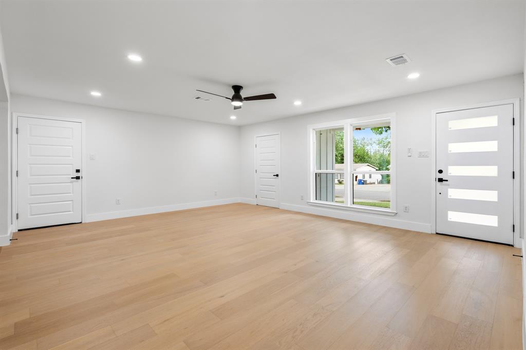 2528 Springvale Drive Farmers Branch, TX 75234 - Photo 4 of 25