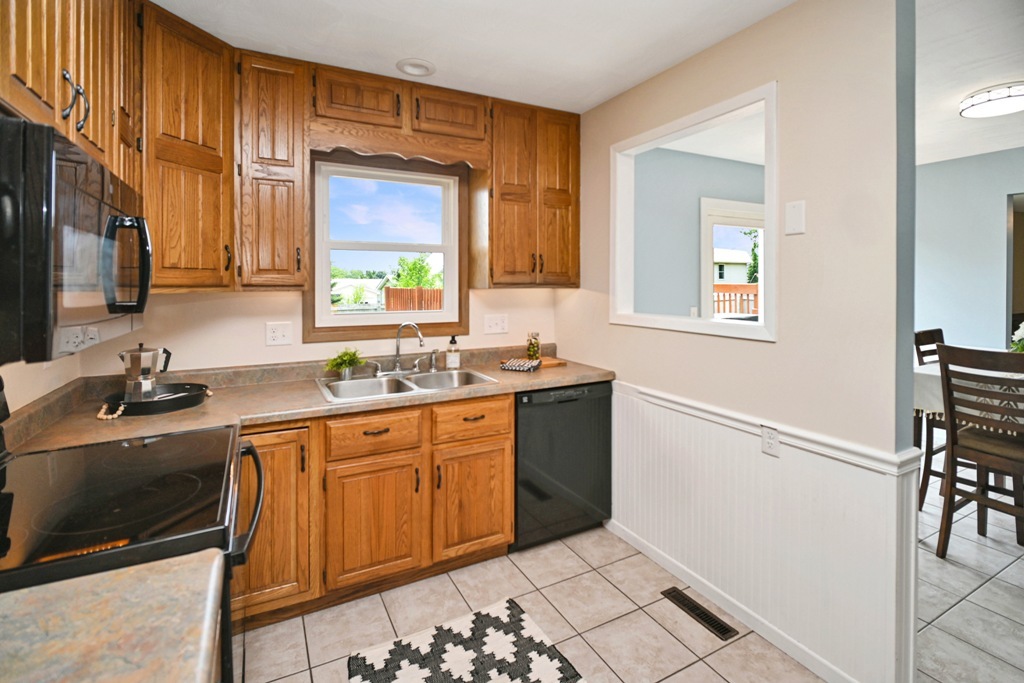 501 Carriage Hills Road Normal, IL 61761 - Photo 9 of 77