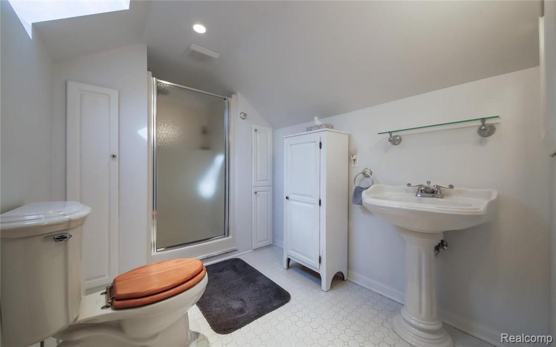881 Fisher Road Grosse Pointe, MI 48230 - Photo 9 of 13 21-photo-web-1680x1050-90045.jpg