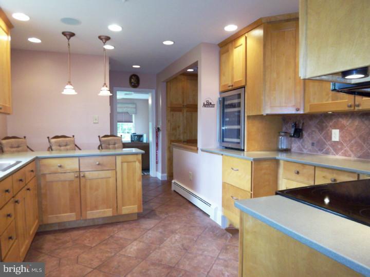 725 Spring Avenue Fort Washington, PA 19034 - Photo 6 of 24 Kitchen