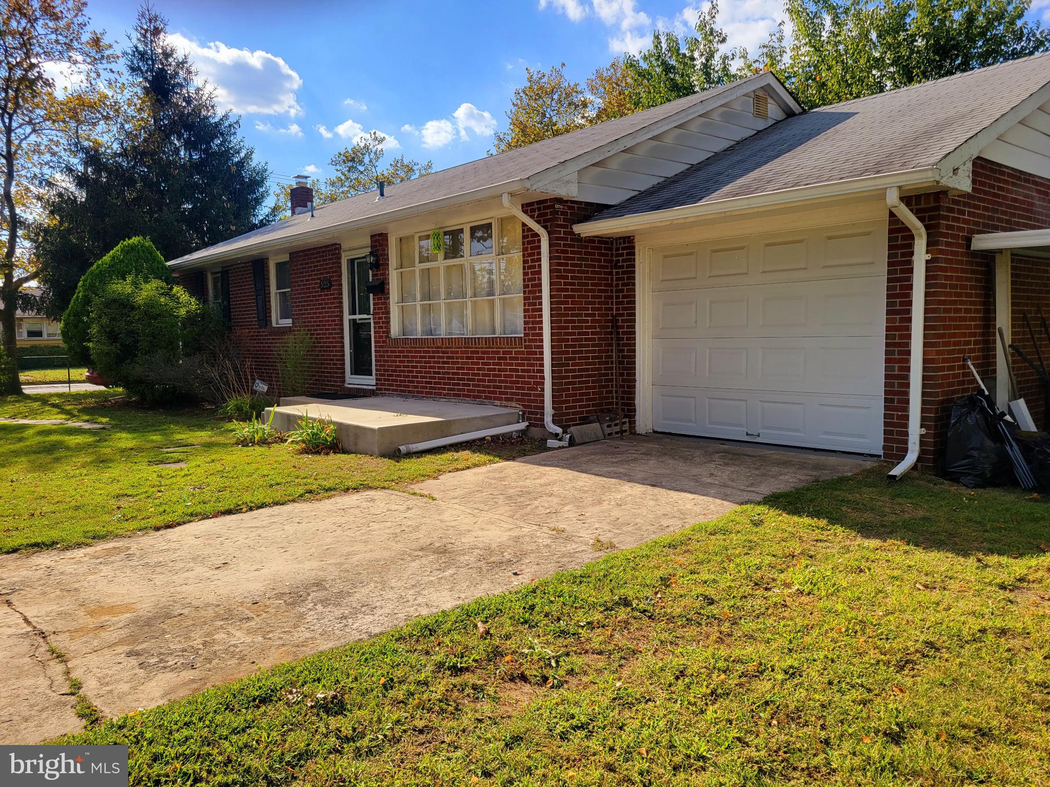 525 Front Street Palmyra, NJ 08065 - Photo 2 of 19 Garage