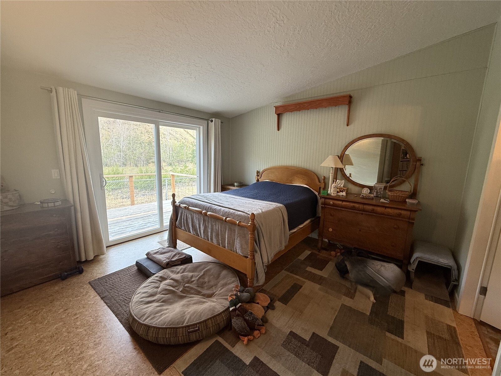 1934 Tucannon Road Pomeroy, WA 99347 - Photo 11 of 40 a bedroom with a bed and a window