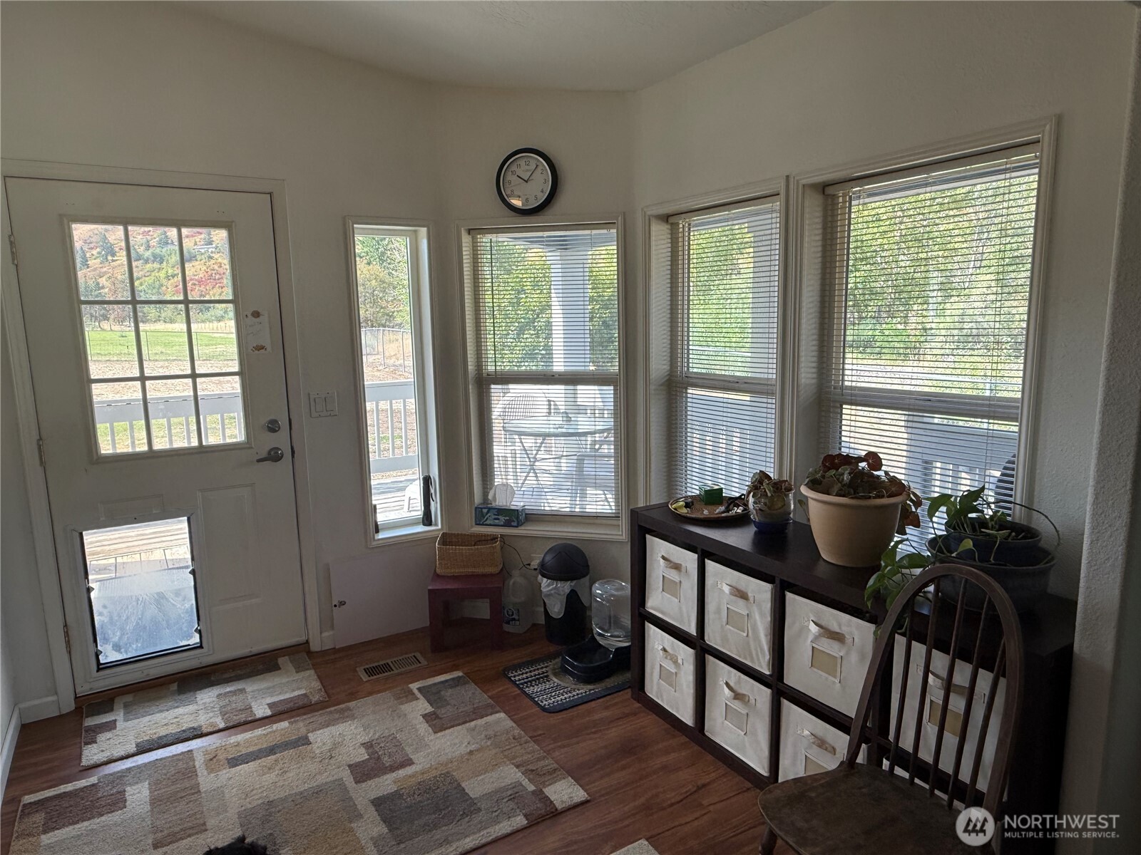 1934 Tucannon Road Pomeroy, WA 99347 - Photo 3 of 40 a view of a livingroom with furniture and windows