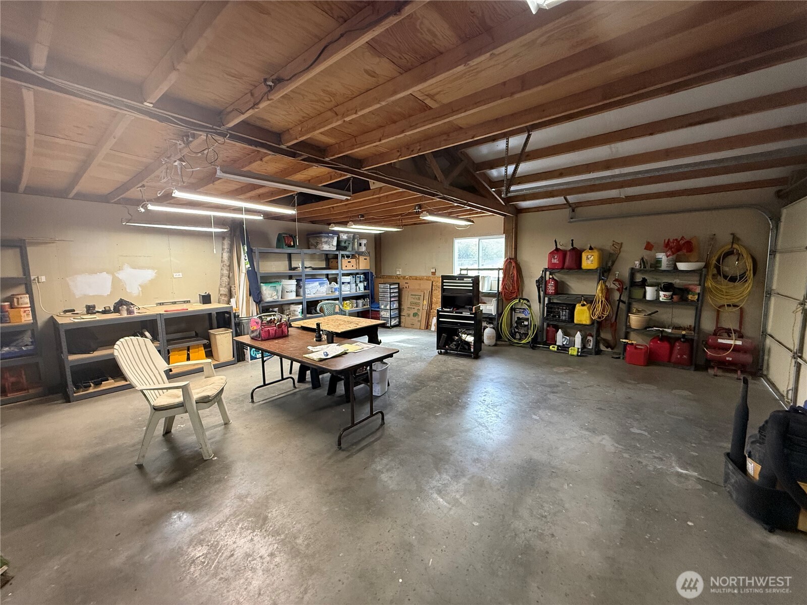 1934 Tucannon Road Pomeroy, WA 99347 - Photo 33 of 40 a living room with lots of furniture and a car