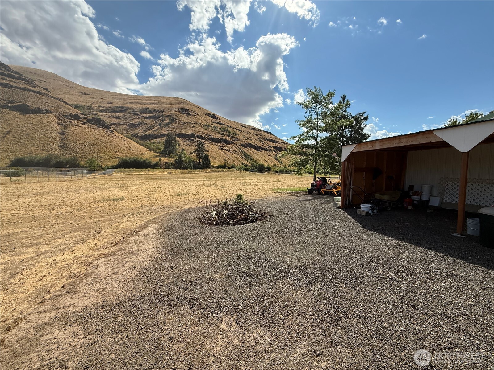 1934 Tucannon Road Pomeroy, WA 99347 - Photo 37 of 40 a view of a backyard of the house