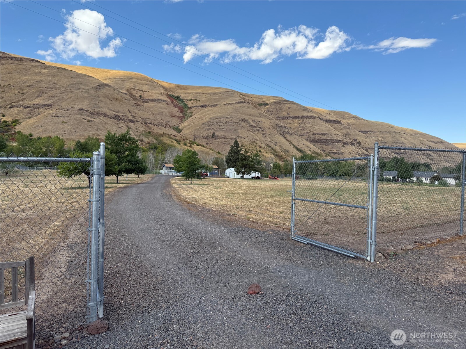 1934 Tucannon Road Pomeroy, WA 99347 - Photo 40 of 40 a view of a house with a road