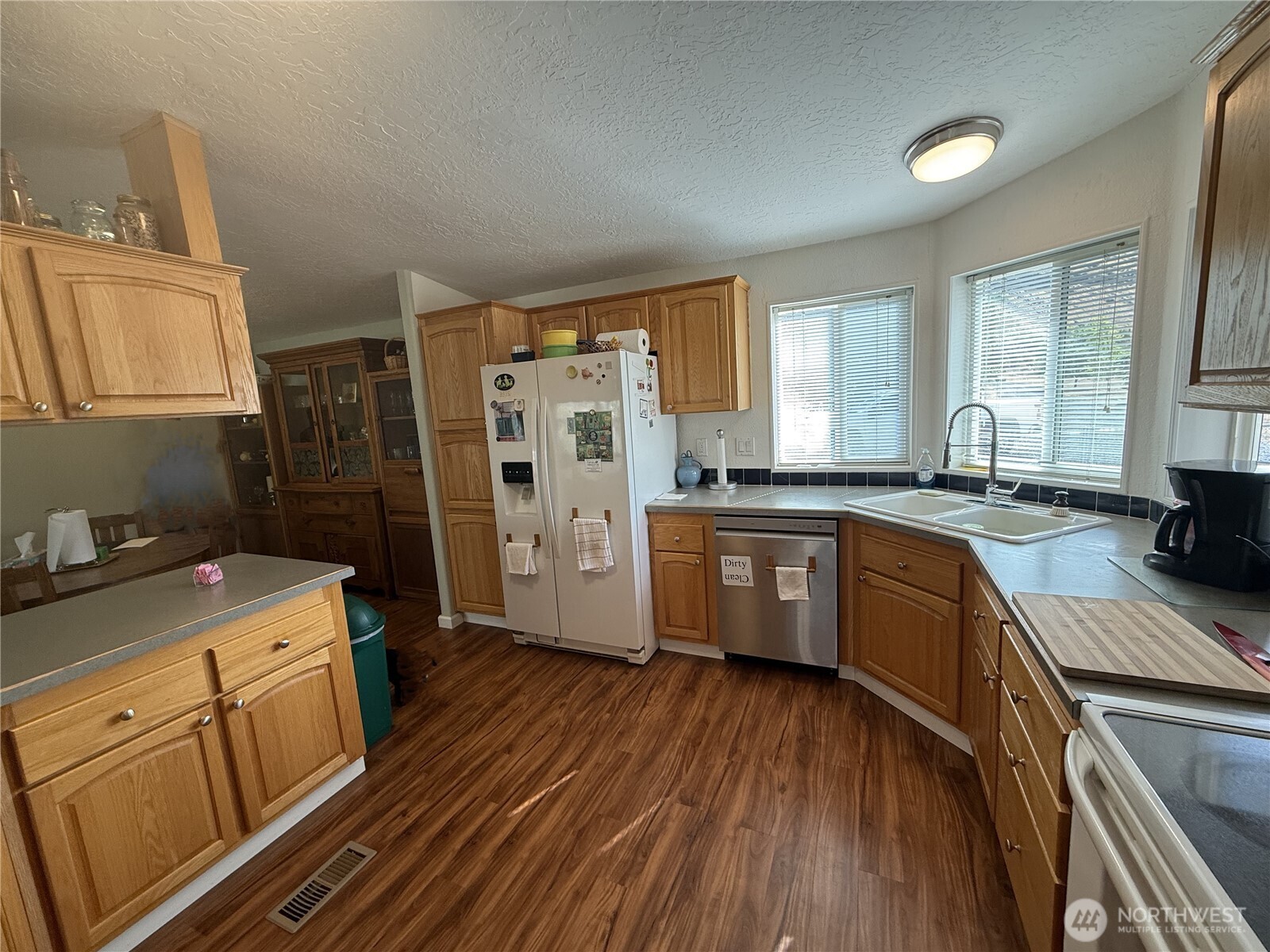 1934 Tucannon Road Pomeroy, WA 99347 - Photo 5 of 40 a kitchen with granite countertop a sink cabinets wooden floor and stainless steel appliances
