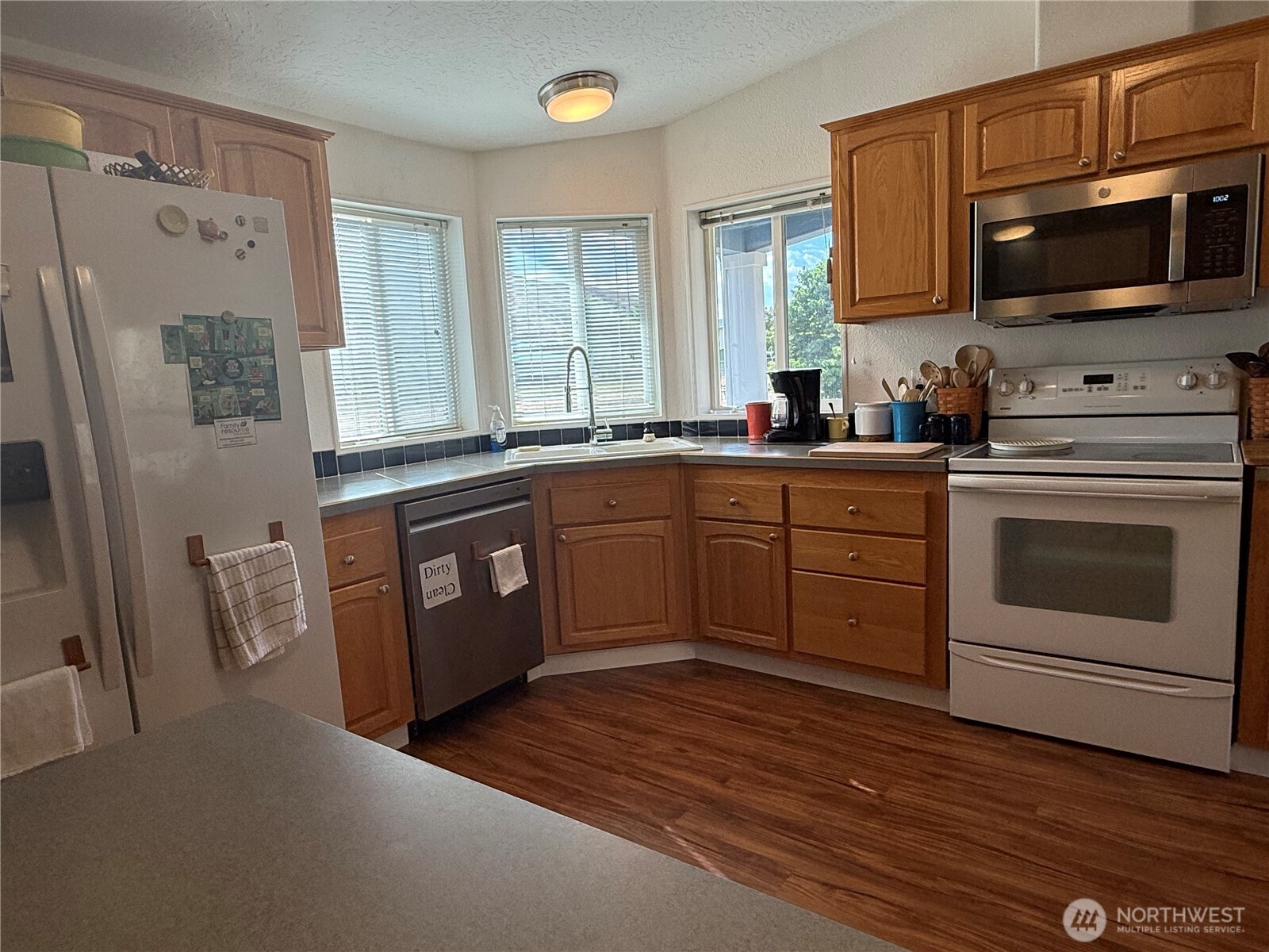 1934 Tucannon Road Pomeroy, WA 99347 - Photo 7 of 40 a kitchen with stainless steel appliances a stove a sink and a microwave