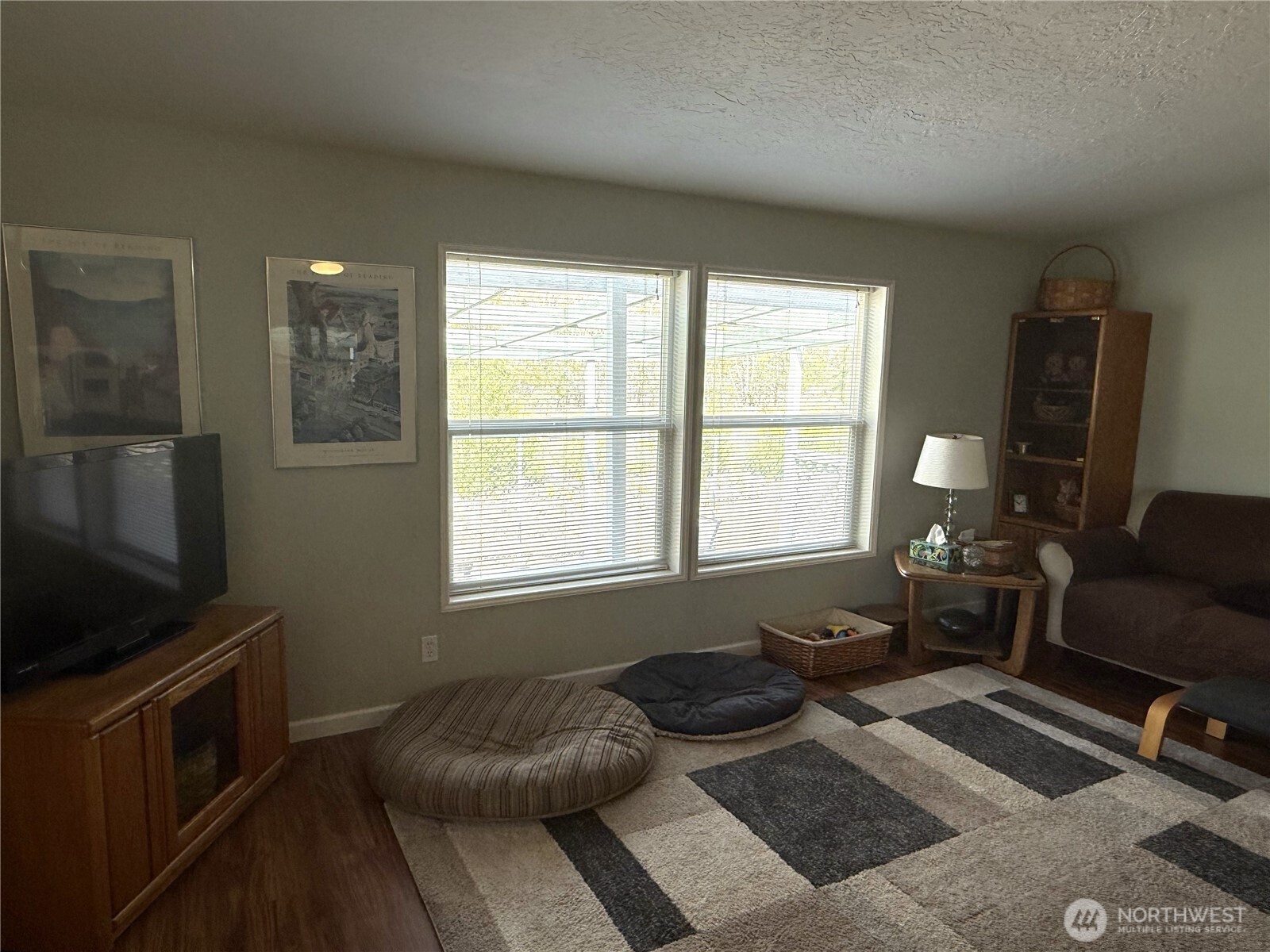 1934 Tucannon Road Pomeroy, WA 99347 - Photo 9 of 40 a living room with furniture and a flat screen tv