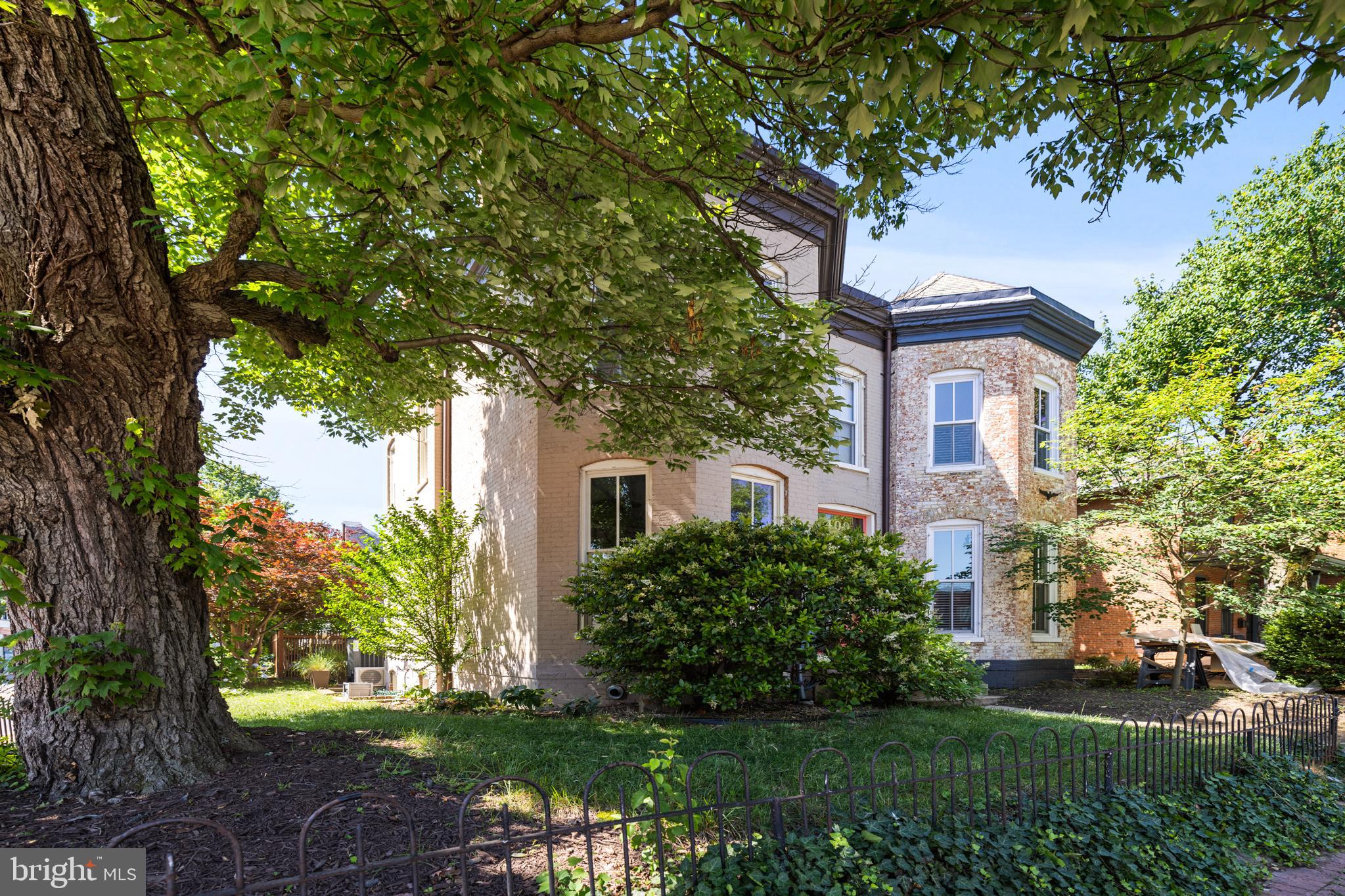 400 U Street Northwest, Unit LL Washington, DC 20001 - Photo 9 of 10 a house view with a garden space