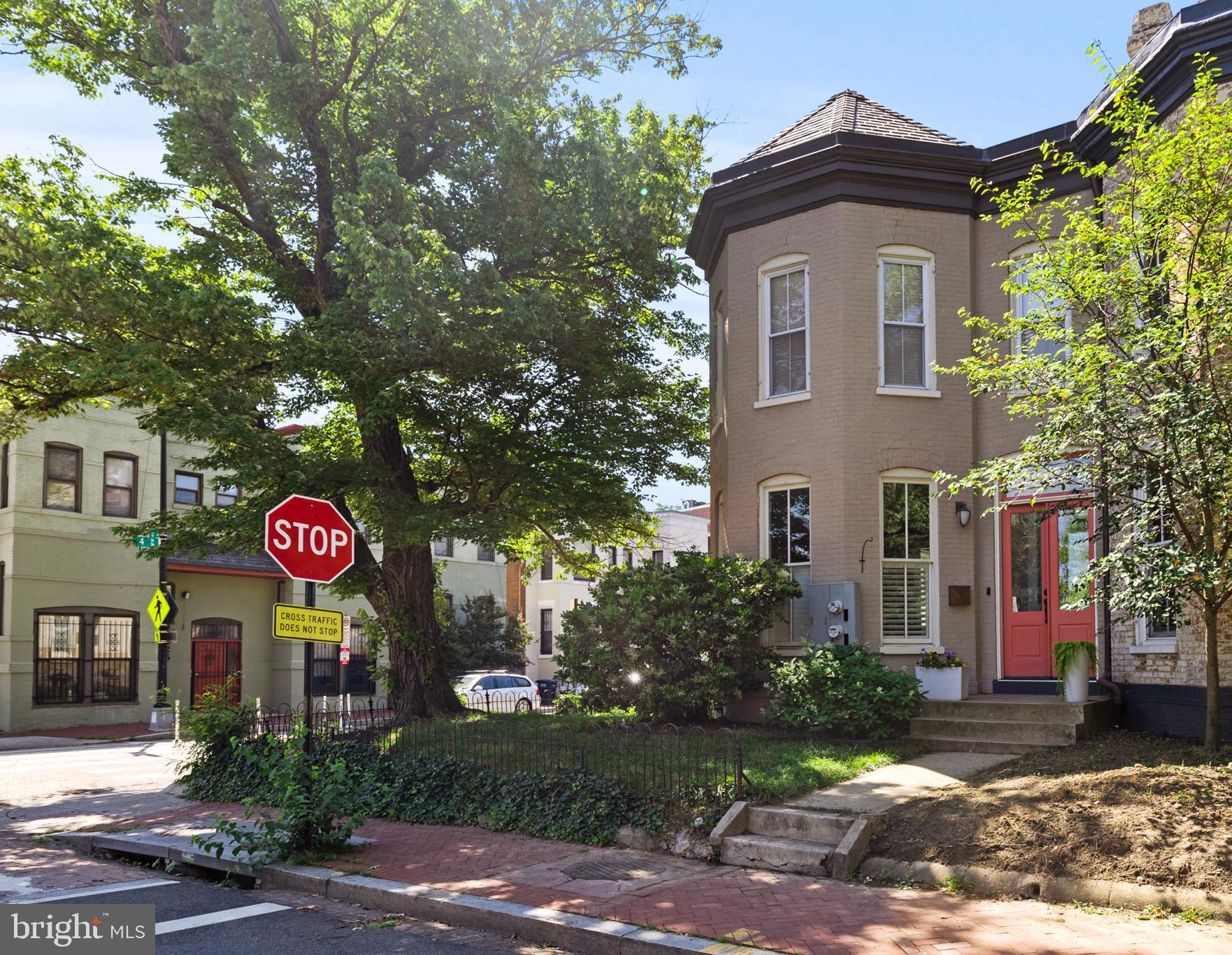 400 U Street Northwest, Unit LL Washington, DC 20001 - Photo 10 of 10 a view of street and sign board of a house