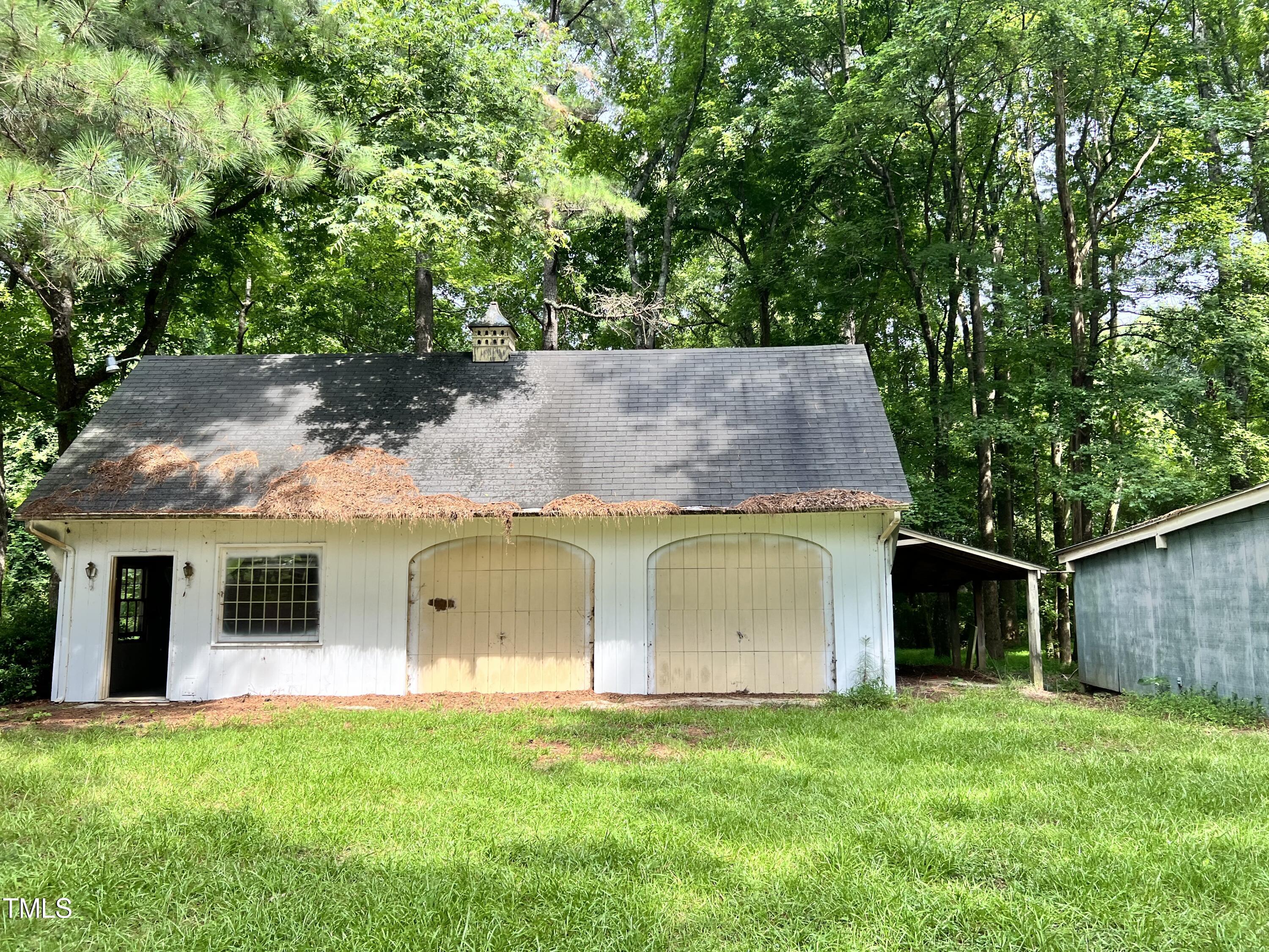 5759 Raleigh Road Benson, NC 27504 - Photo 20 of 21 Garage