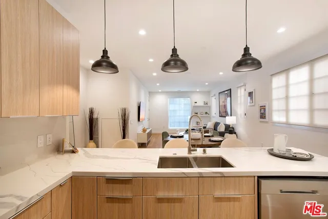 $6,200 | 418 North Stanley Avenue, Unit 420, Los Angeles, CA 90036