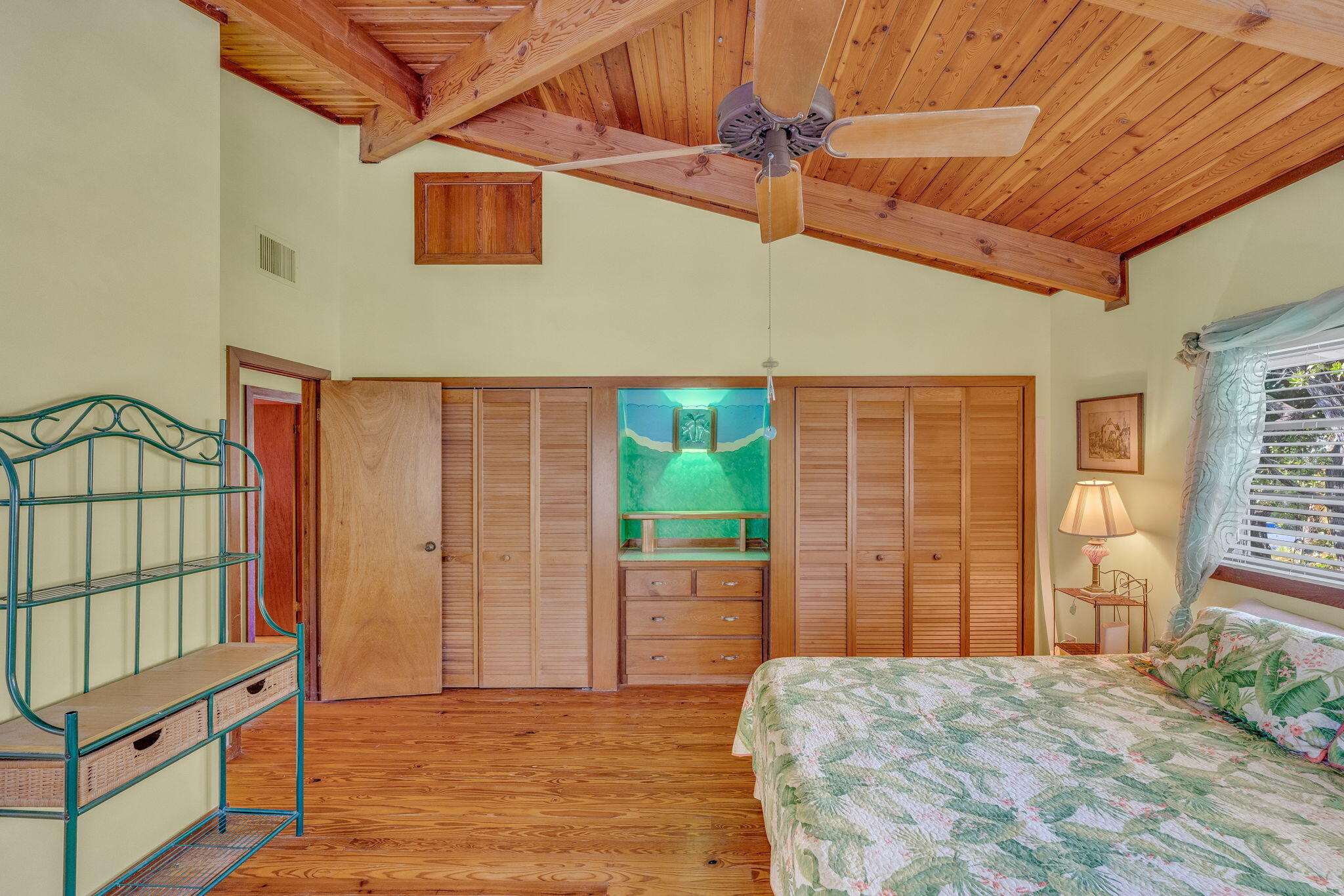 708 North Lake Drive Key Largo, FL 33037 - Photo 21 of 40 a view of a porch