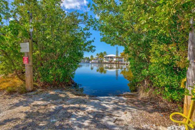 $650,000 | 708 North Lake Drive, Key Largo, FL 33037