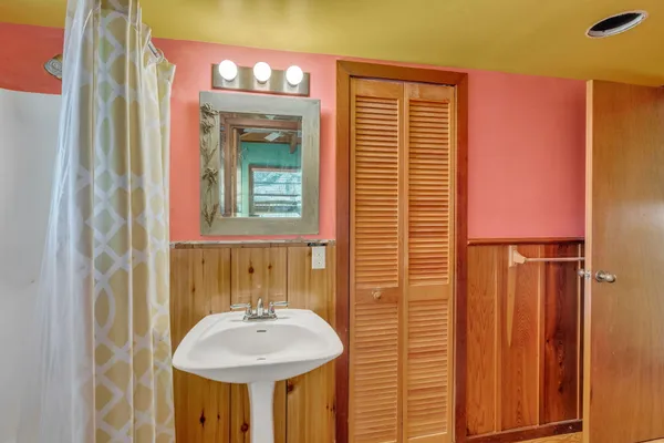 a room with window and closet