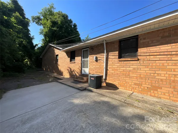 a view of a house with a garage