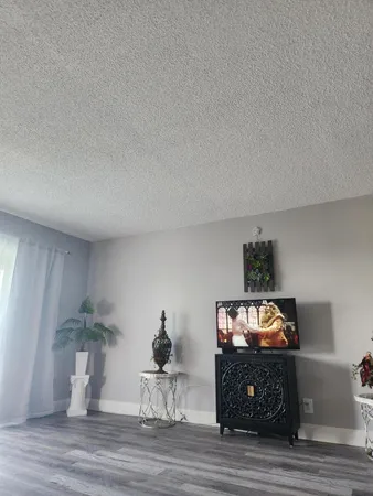 $1,695 | 2606 Garden Drive South, Unit 304, Lake Worth Beach, FL 33461