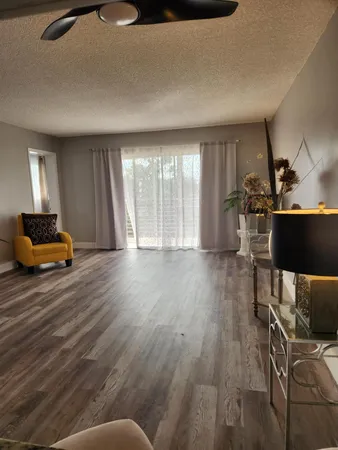 $1,695 | 2606 Garden Drive South, Unit 304, Lake Worth Beach, FL 33461