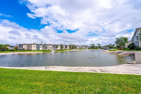 $1,695 | 2606 Garden Drive South, Unit 304, Lake Worth Beach, FL 33461