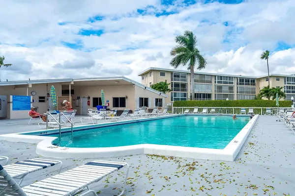 $1,695 | 2606 Garden Drive South, Unit 304, Lake Worth Beach, FL 33461