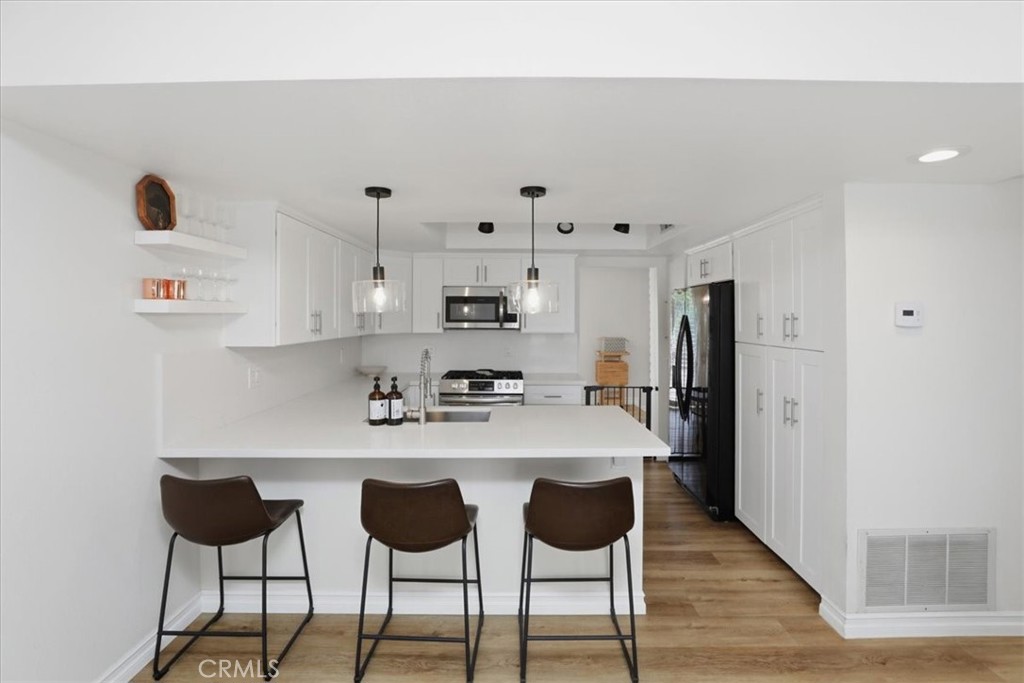 2272 El Capitan Drive Riverside, CA 92506 - Photo 11 of 33 Kitchen