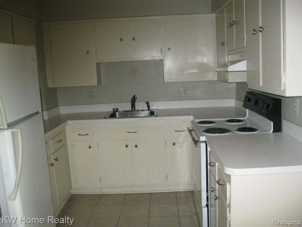 25835 Lahser Road, Unit 7 Southfield, MI 48033 - Photo 3 of 9